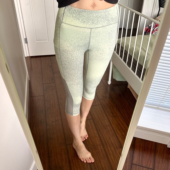 Lululemon speed up crop mesh leggings with pockets - size 4 - Picture 4 of 7